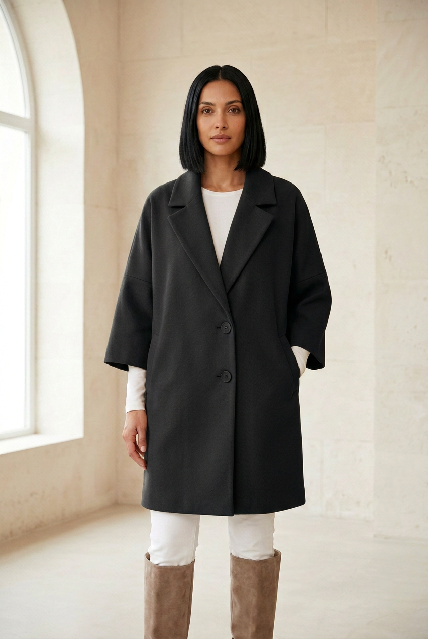 Héritage black coat with two buttons in a stone gallery