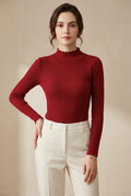 Camisola vermelha em modelo